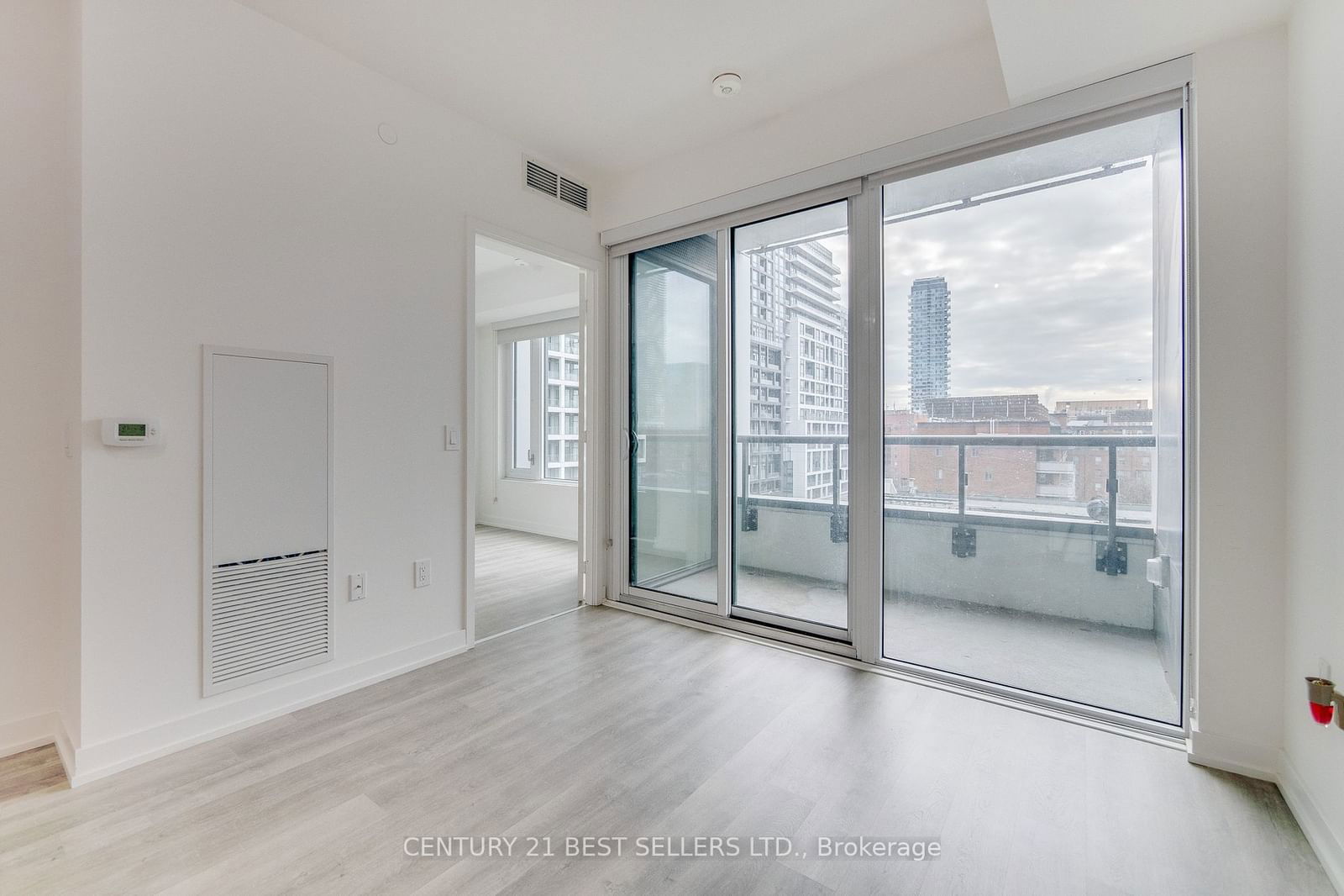 158 Front St E, unit 619 for sale