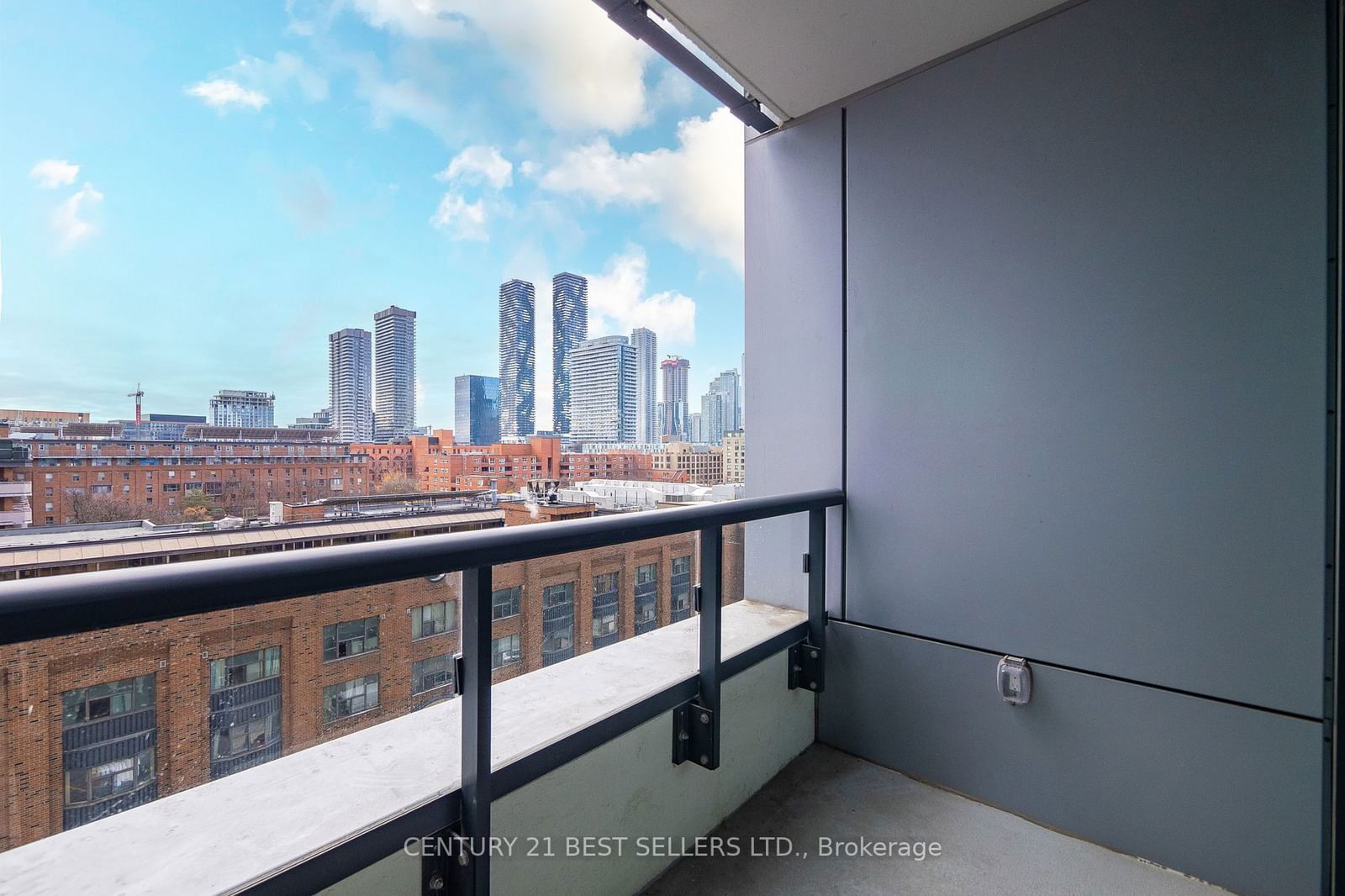 158 Front St E, unit 619 for sale