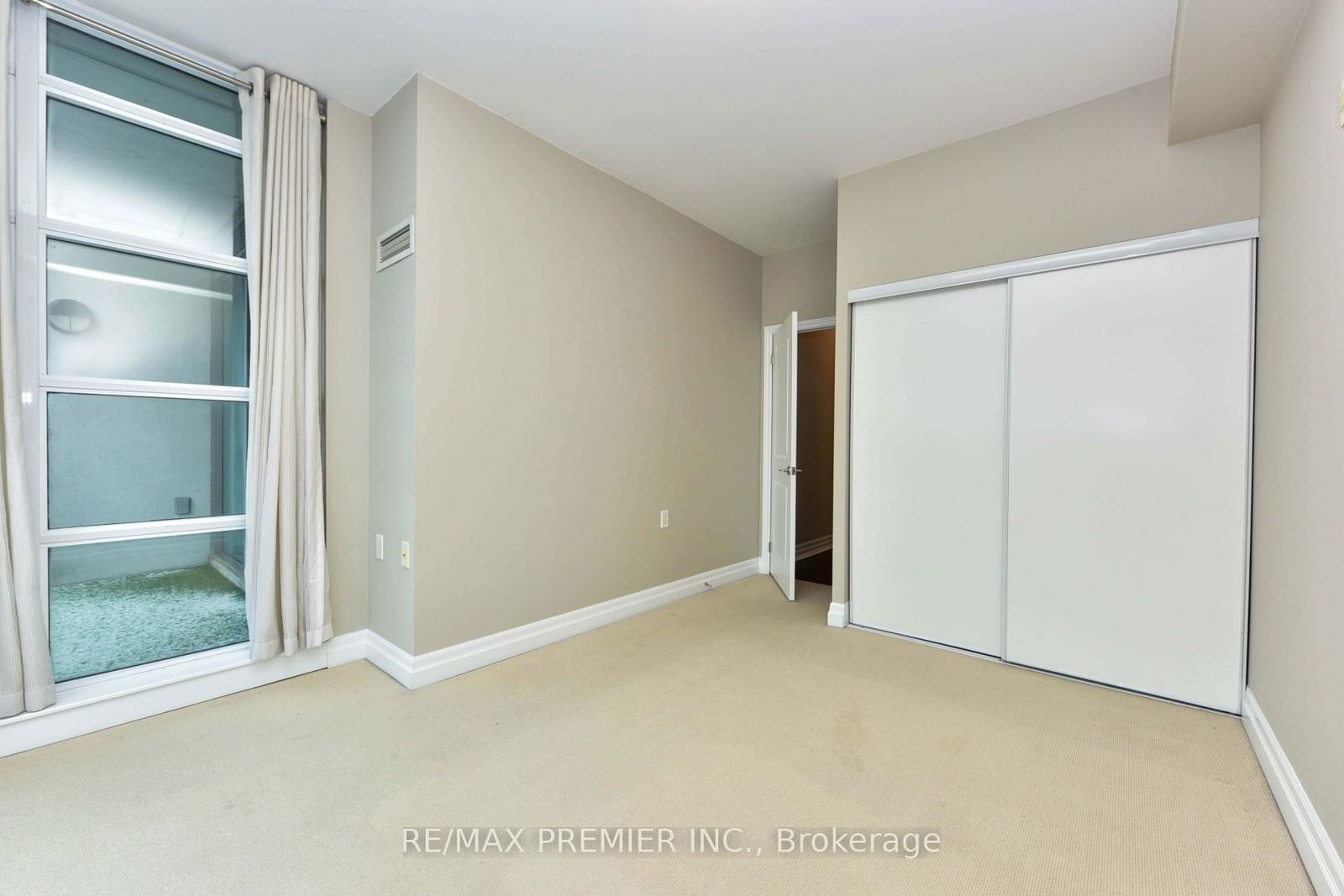 3840 Bathurst St, unit 803 for rent