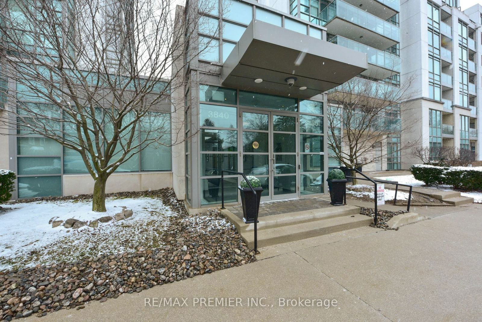 3840 Bathurst St, unit 803 for rent