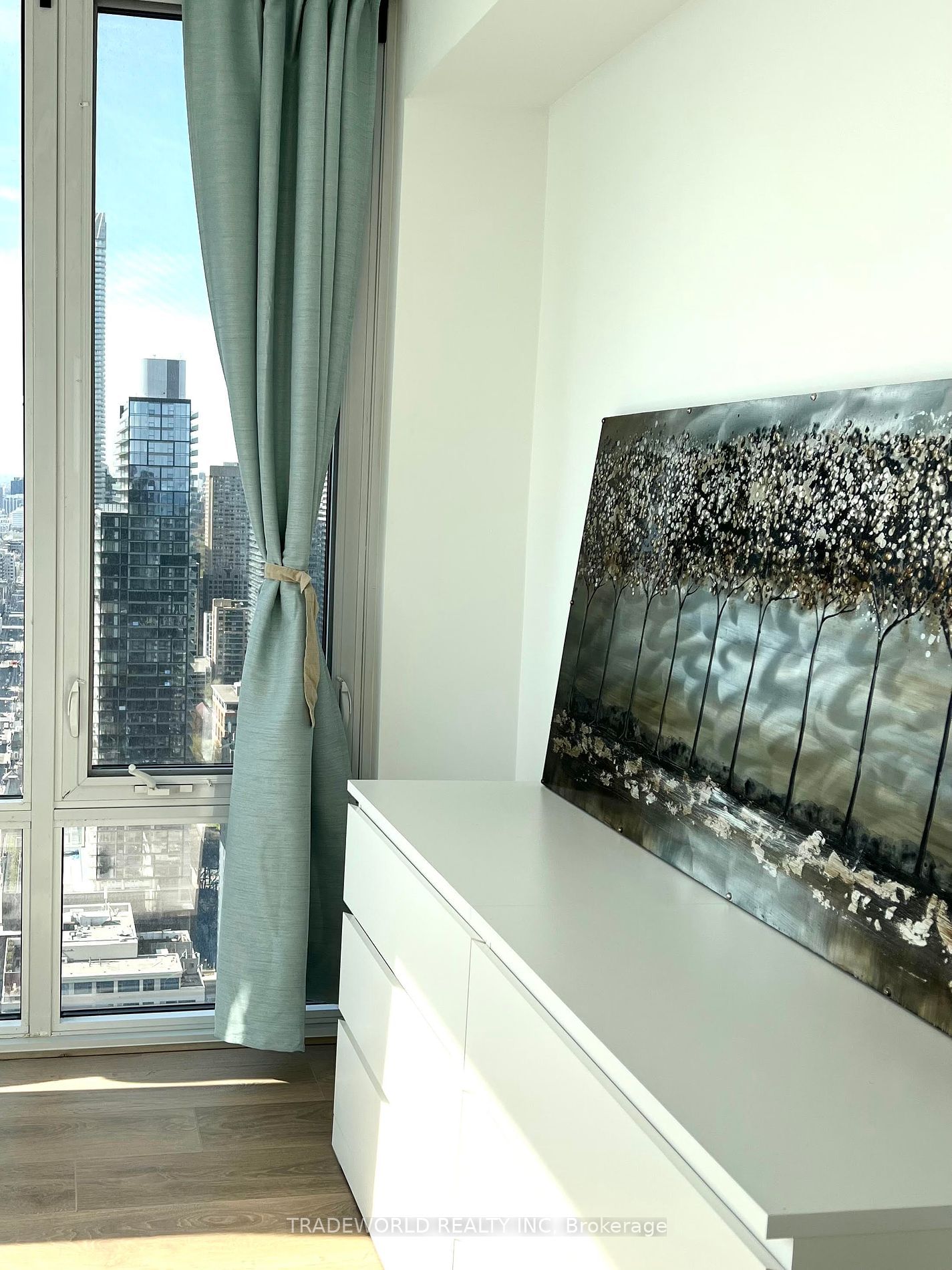 501 Yonge St, unit 4002 for sale