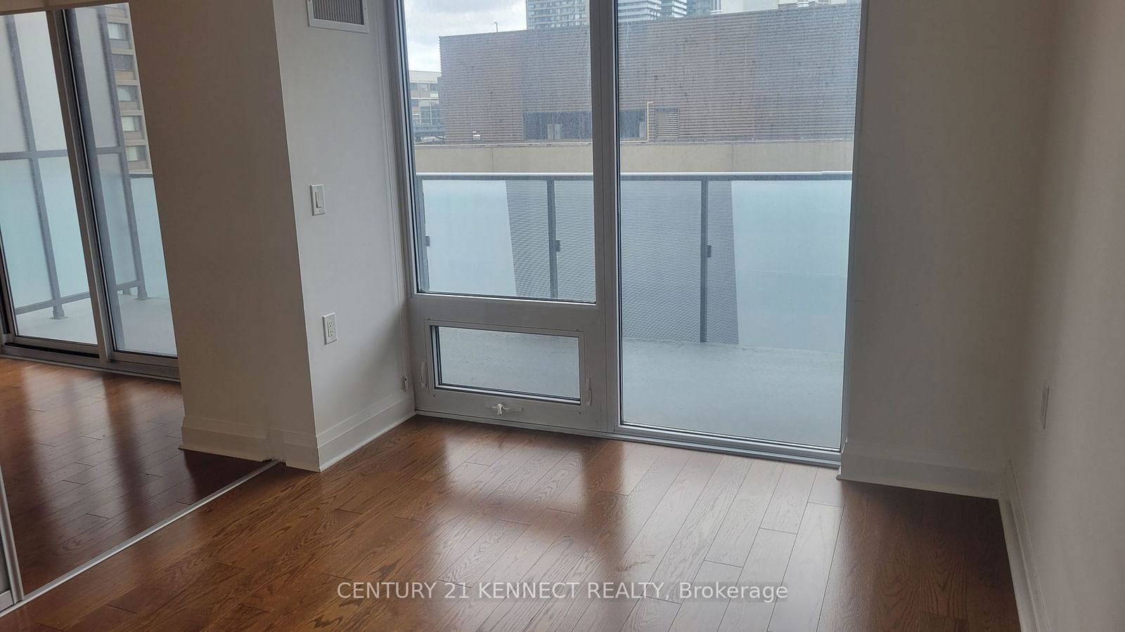 1080 Bay St, unit 1711 for rent