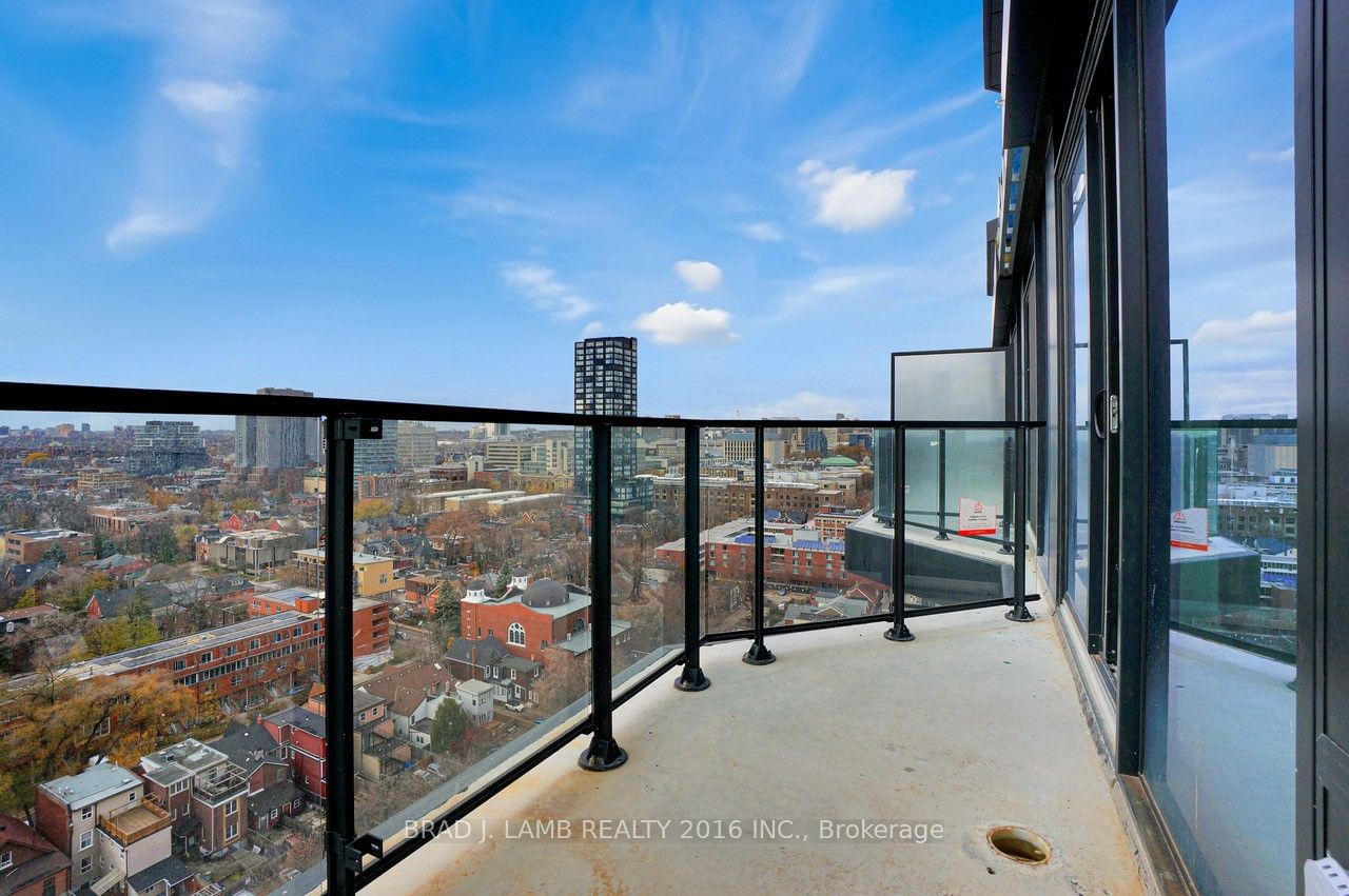 195 McCaul St, unit 1712 for sale