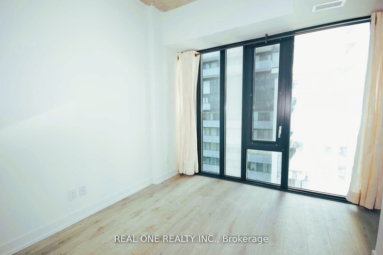 161 Roehampton Ave, unit 714 for rent