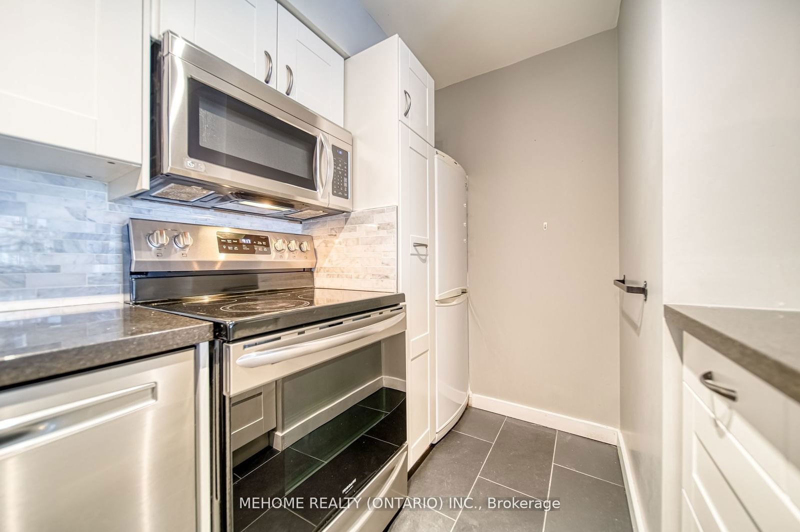 1055 Bay St, unit 2106 for rent