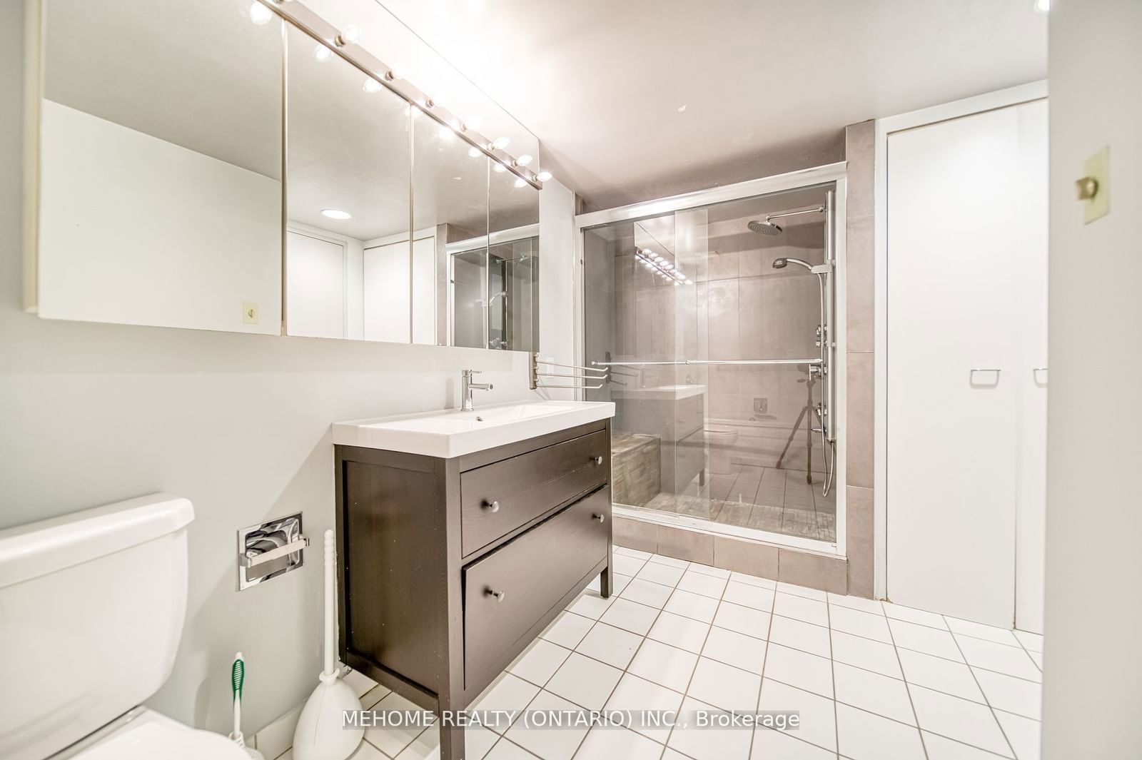 1055 Bay St, unit 2106 for rent