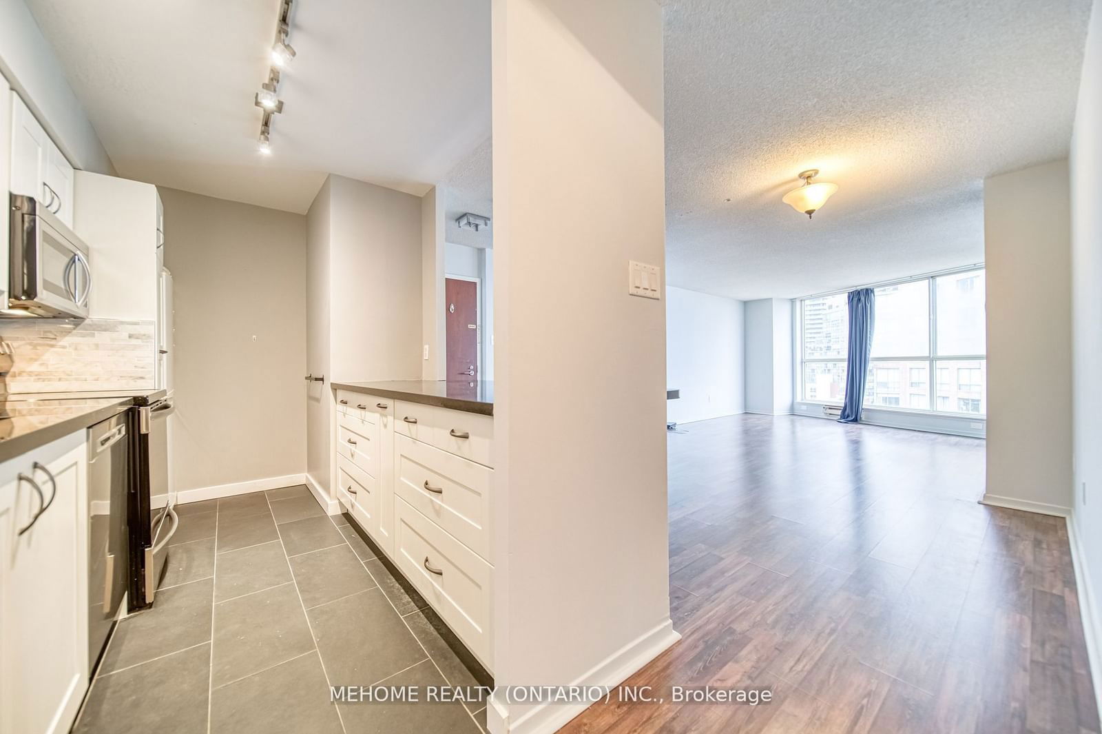 1055 Bay St, unit 2106 for rent