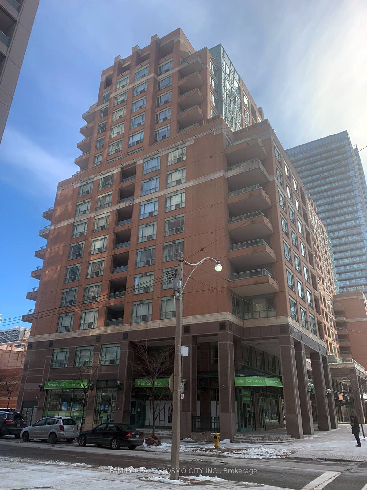 889 Bay St, unit #403 for rent