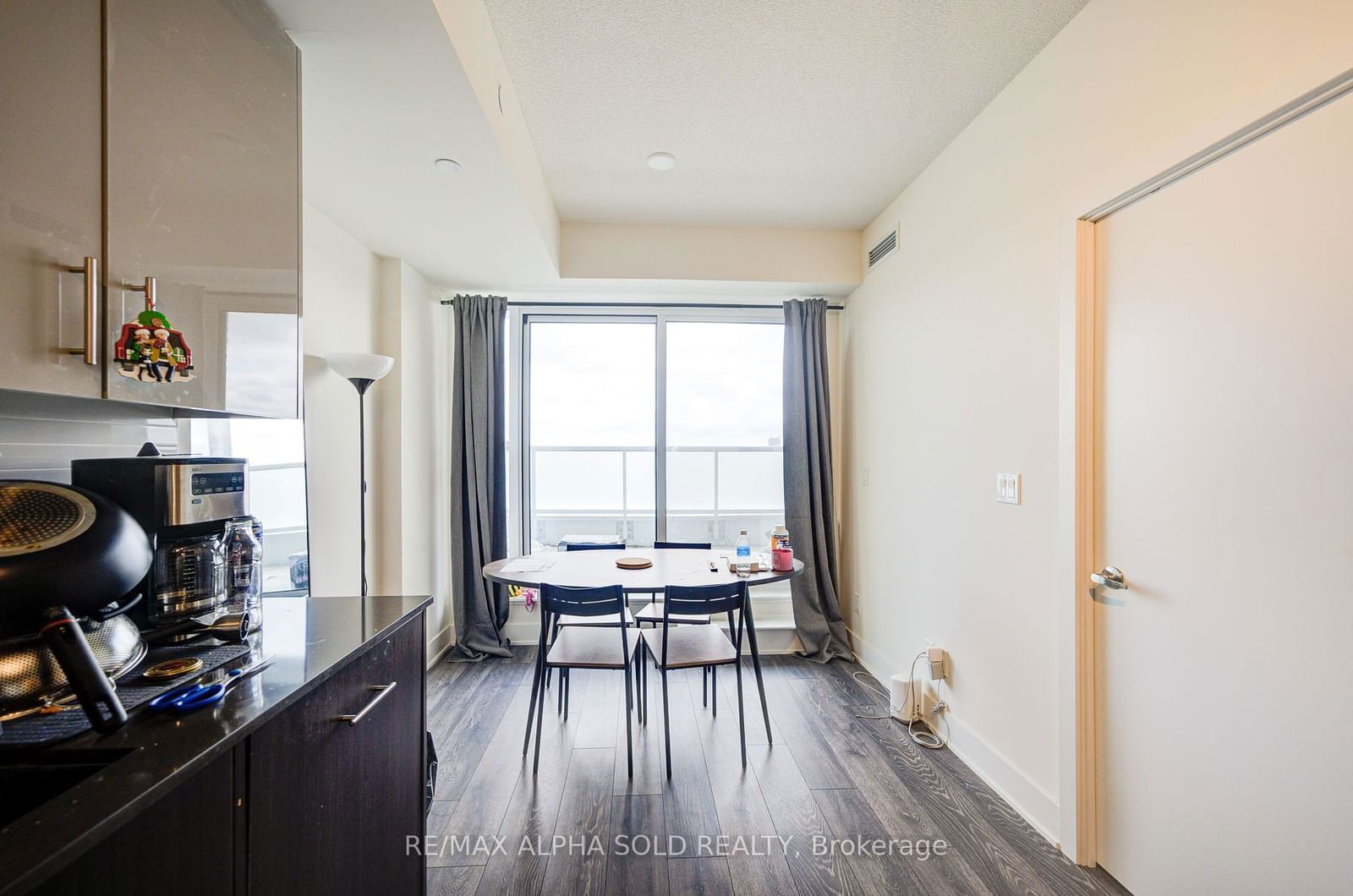 188 Fairview Mall Dr, unit 618 for sale