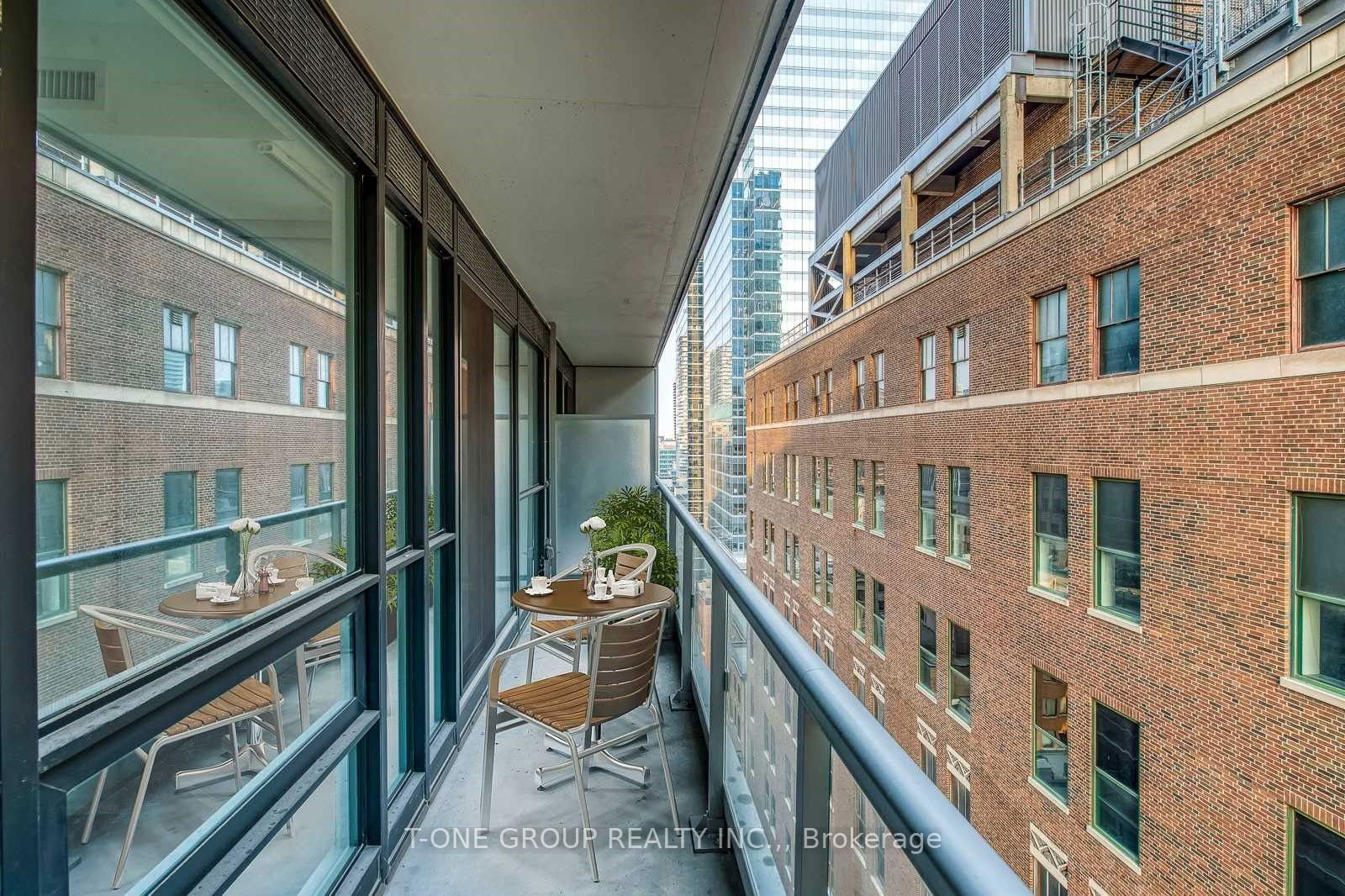 70 Temperance St, unit 909 for rent