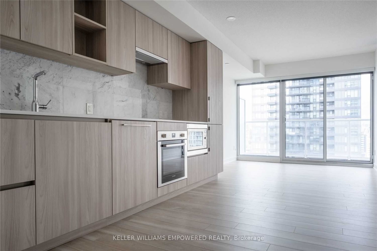 17 Bathurst St, unit 1909 for rent