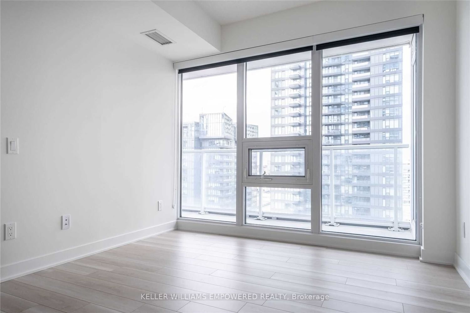 17 Bathurst St, unit 1909 for rent