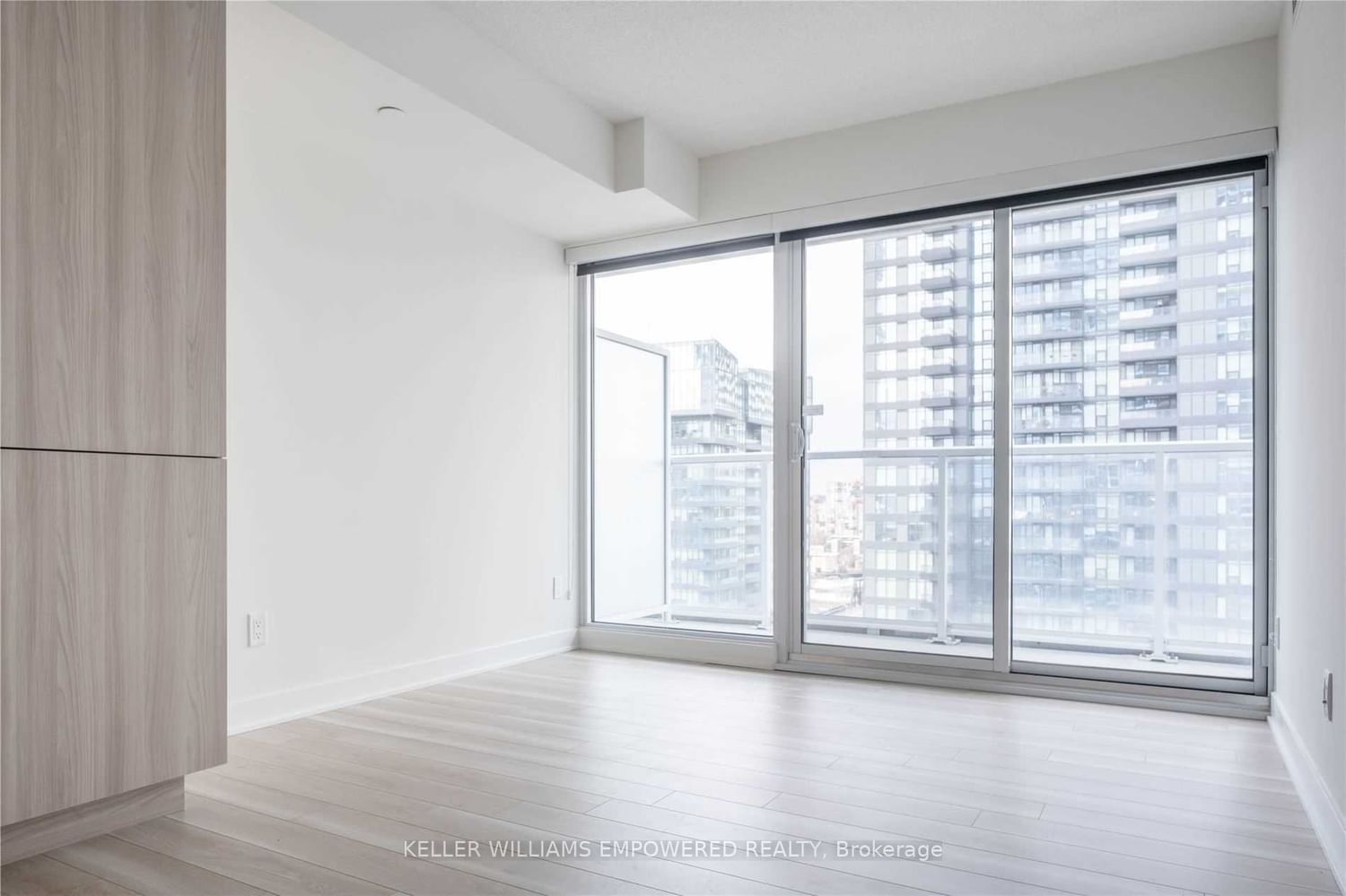 17 Bathurst St, unit 1909 for rent