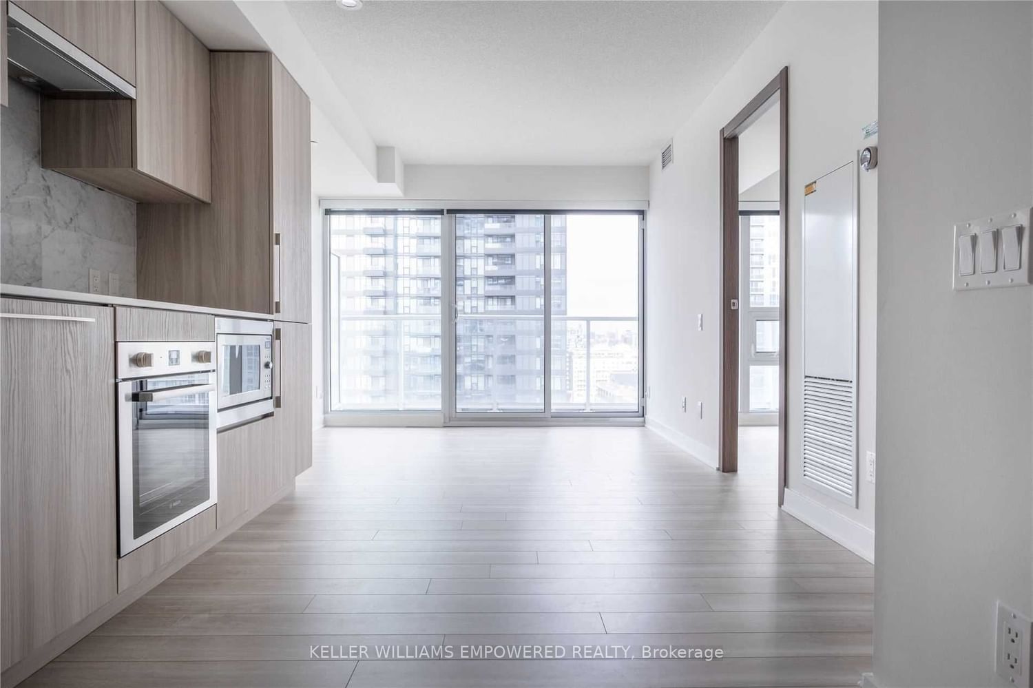 17 Bathurst St, unit 1909 for rent