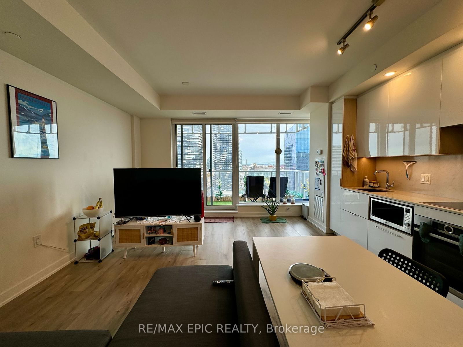 28 Freeland St, unit 2308 for rent