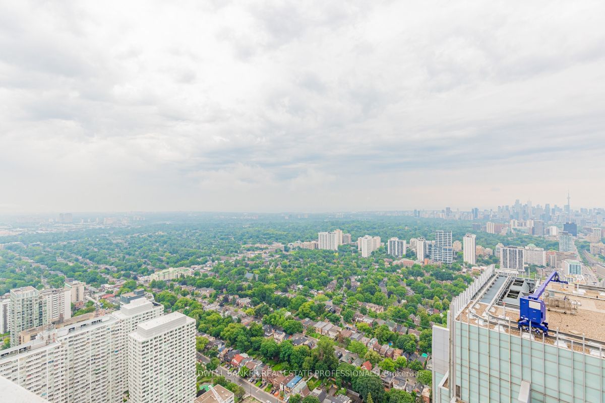 2221 Yonge St, unit 5304 for sale