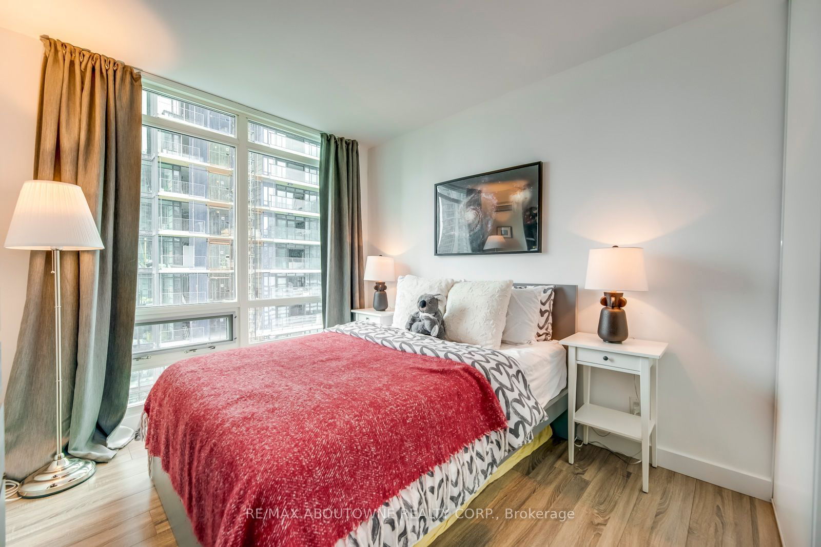 81 Navy Wharf Crt, unit 3308 for rent