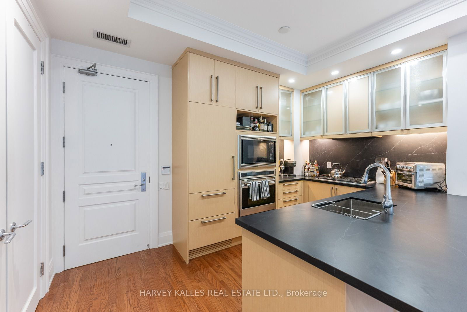 100 Yorkville Ave, unit 204 for rent