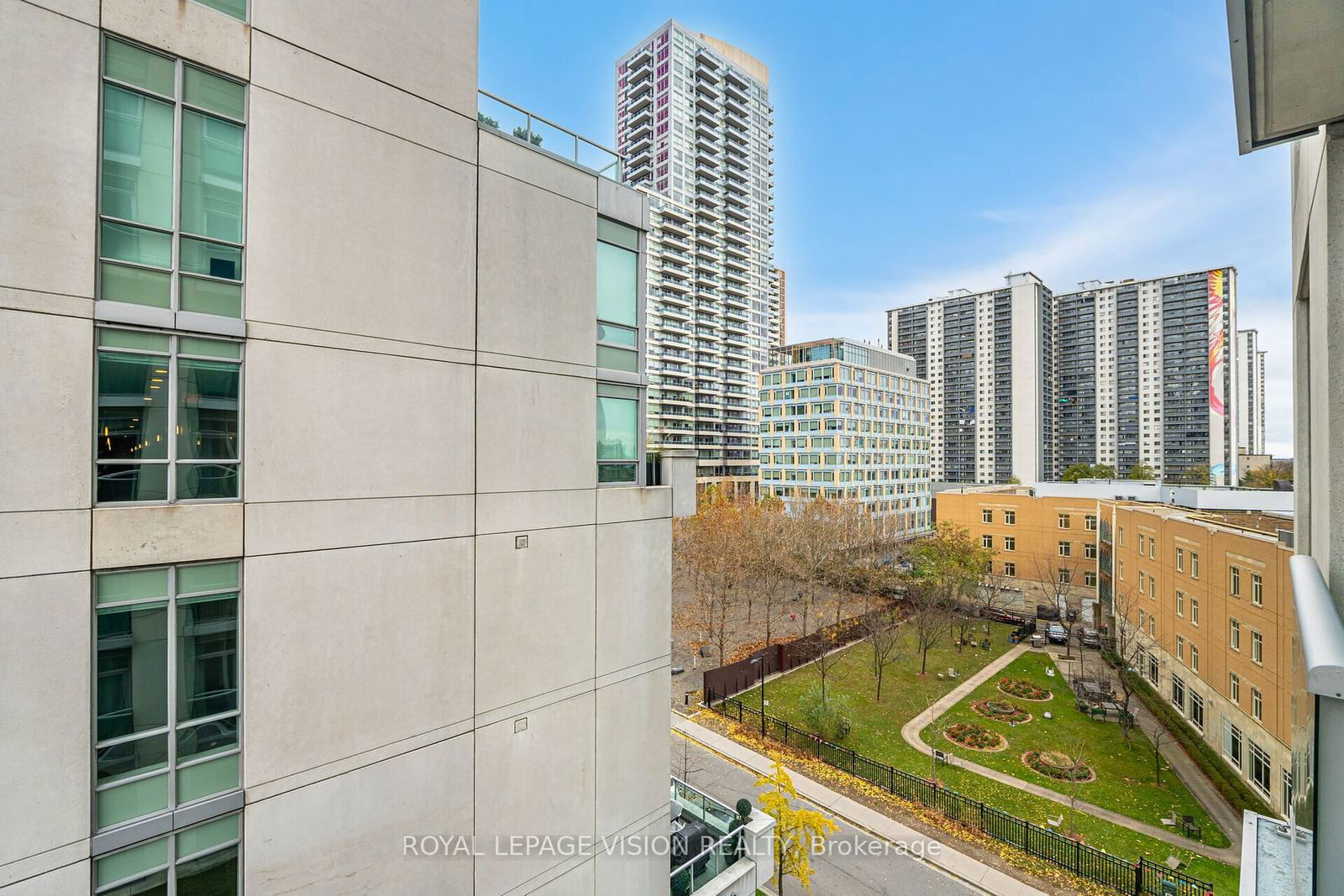 120 Homewood Ave, unit 602 for sale