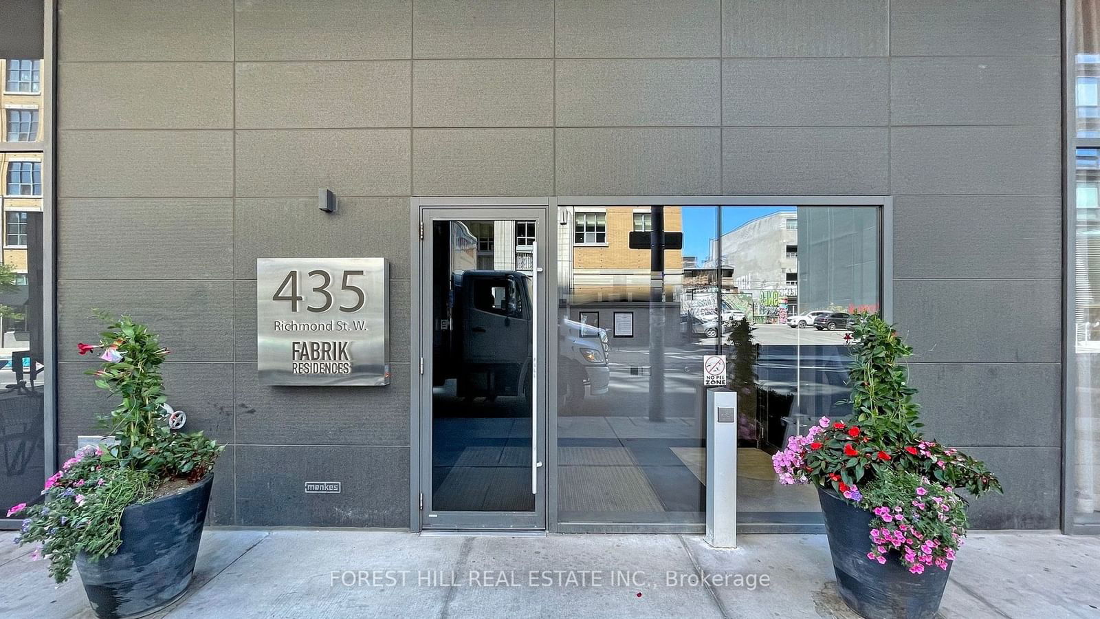 435 Richmond St W, unit 812 for rent