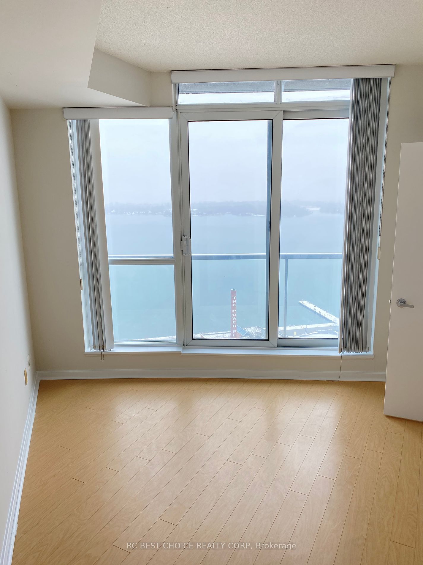 208 Queens Quay W, unit 2807 for rent