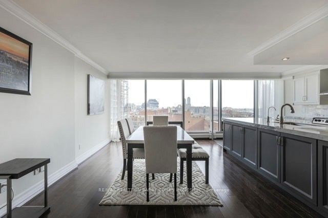 30 Wellington St E, unit 1204 for rent