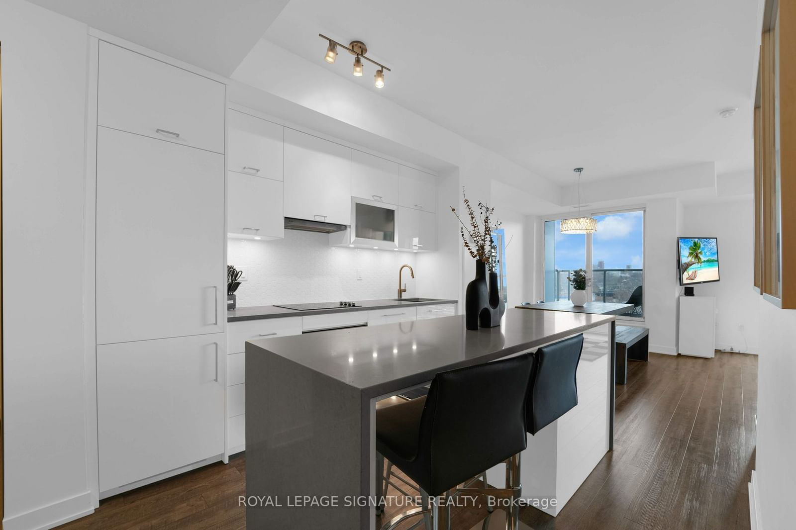 106 Dovercourt Rd, unit 714 for rent