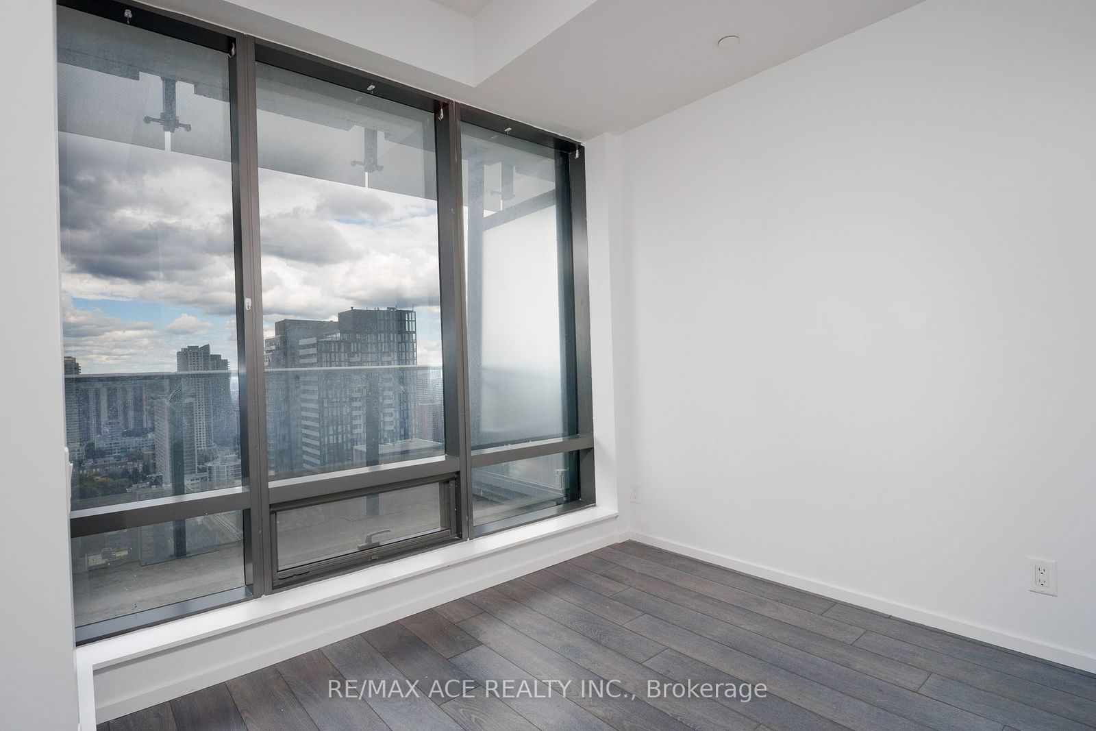 5 St Joseph St, unit 3010 for rent