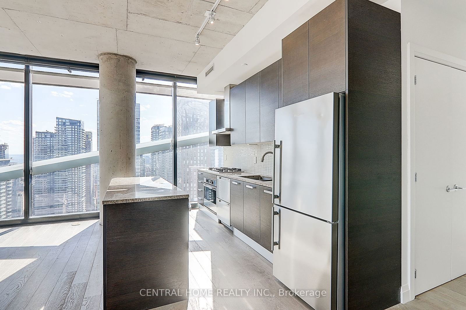 224 King St W, unit 3604 for rent