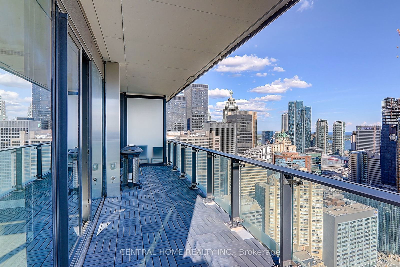 224 King St W, unit 3604 for rent