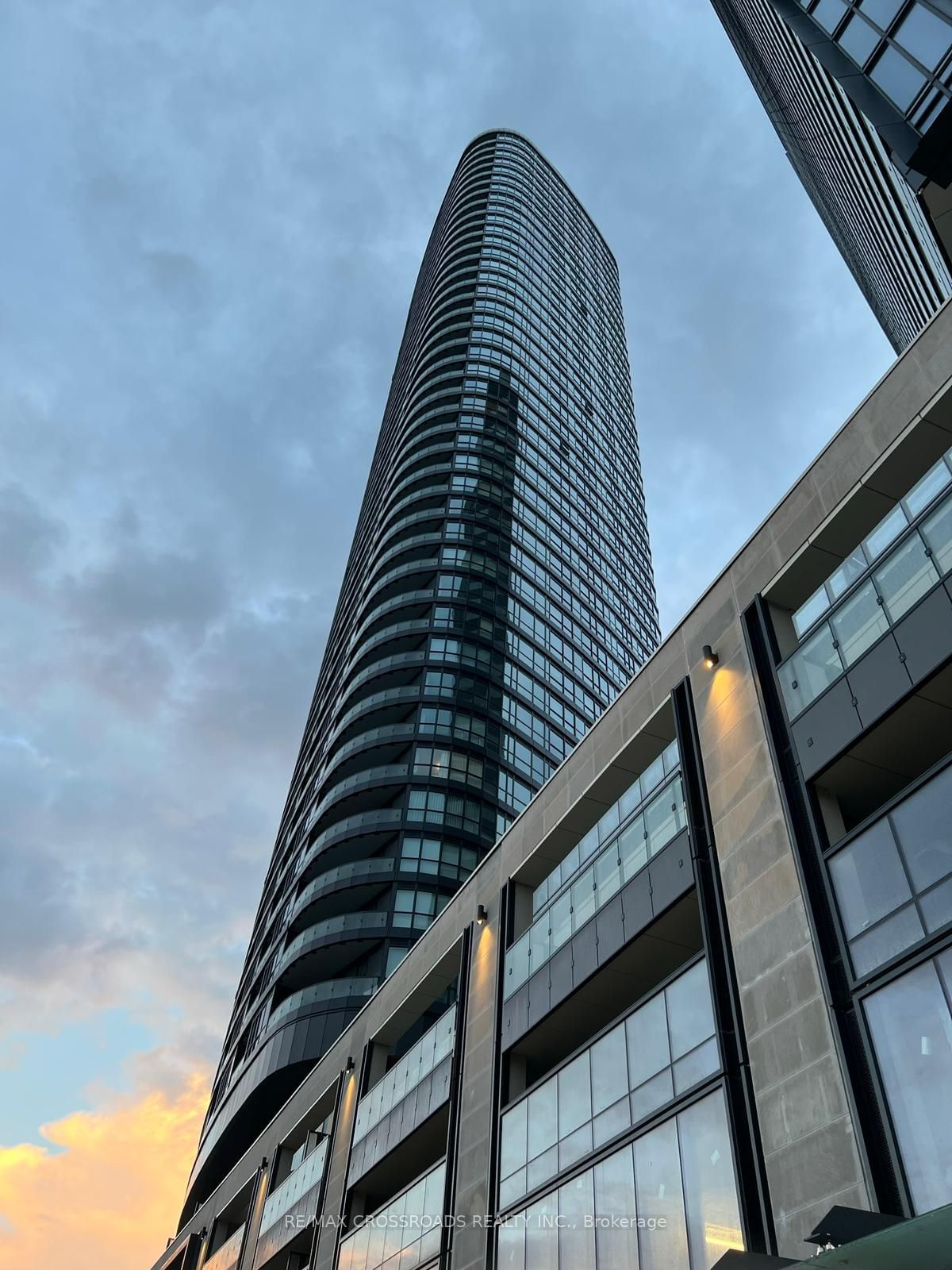 585 Bloor St E, unit 3418 for sale