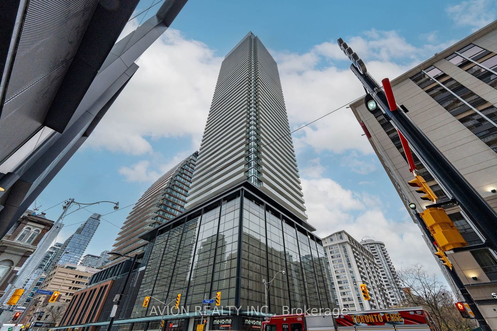 501 yonge St, unit 1112 for sale