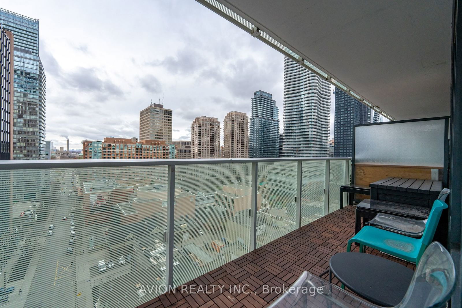 501 yonge St, unit 1112 for sale