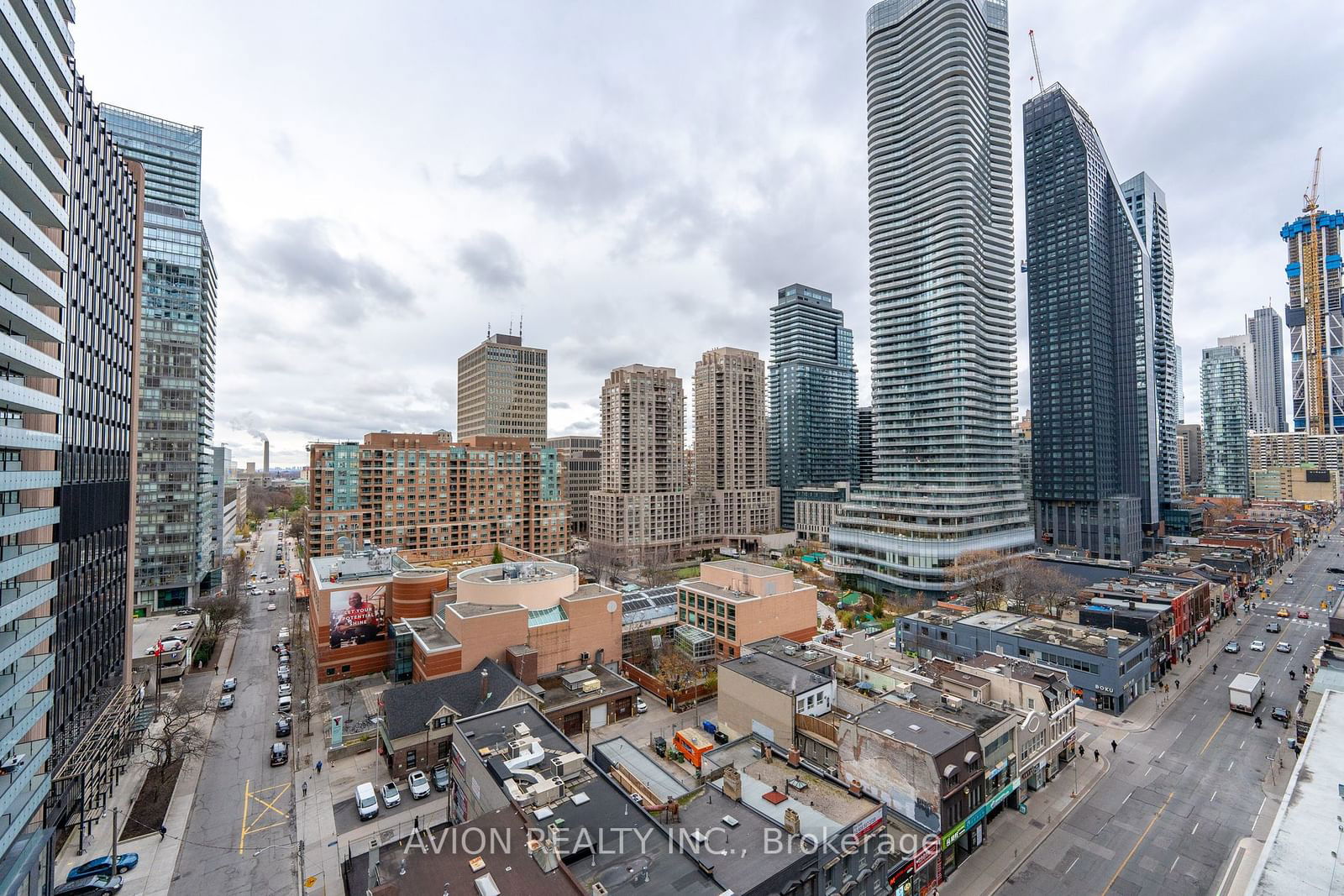 501 yonge St, unit 1112 for sale