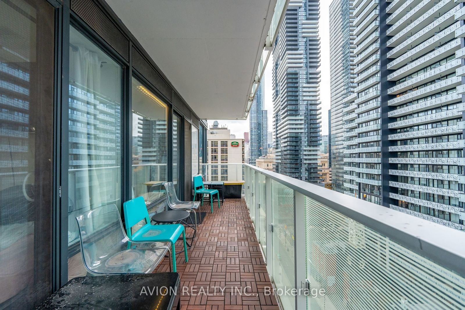 501 yonge St, unit 1112 for sale