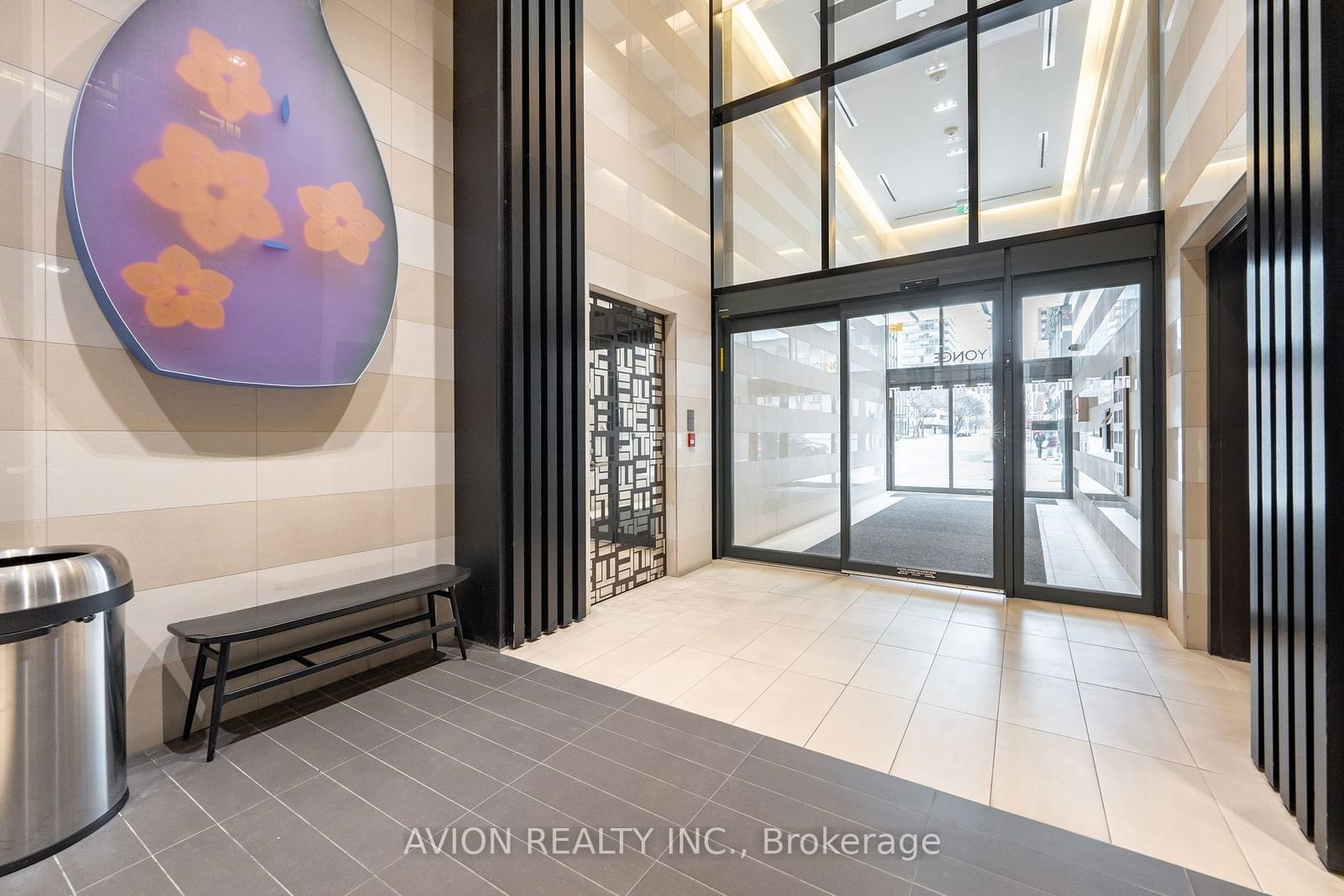 501 yonge St, unit 1112 for sale