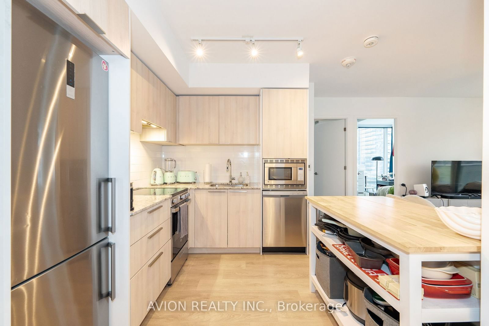 501 yonge St, unit 1112 for sale