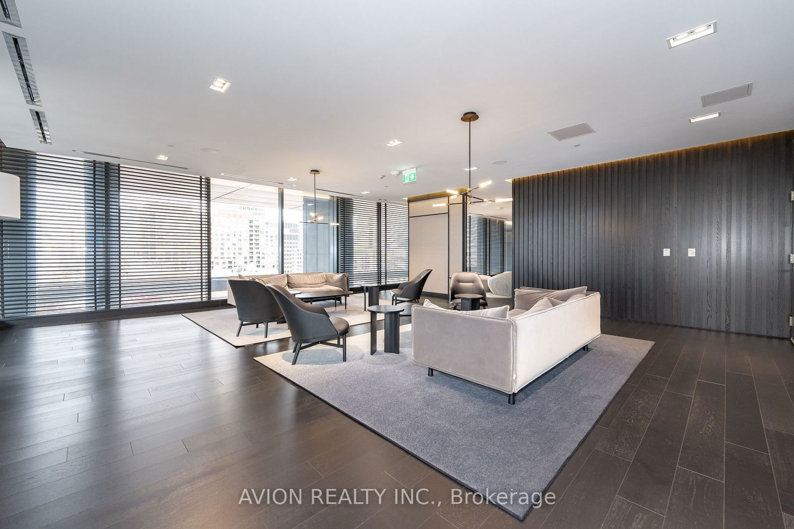 501 yonge St, unit 1112 for sale