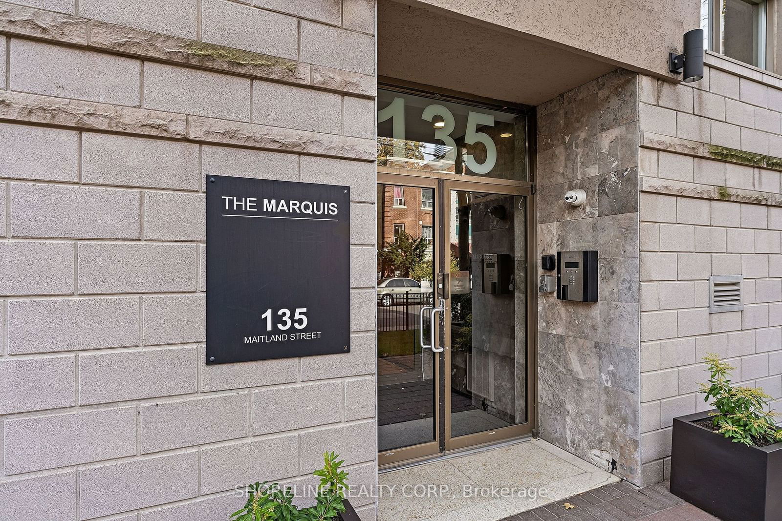 135 Maitland St, unit 401 for rent