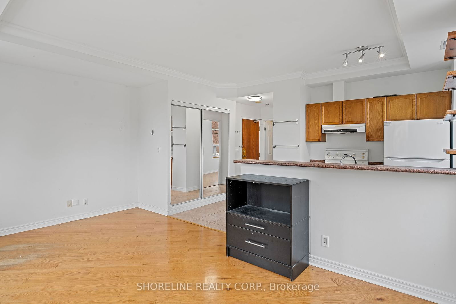 135 Maitland St, unit 401 for rent