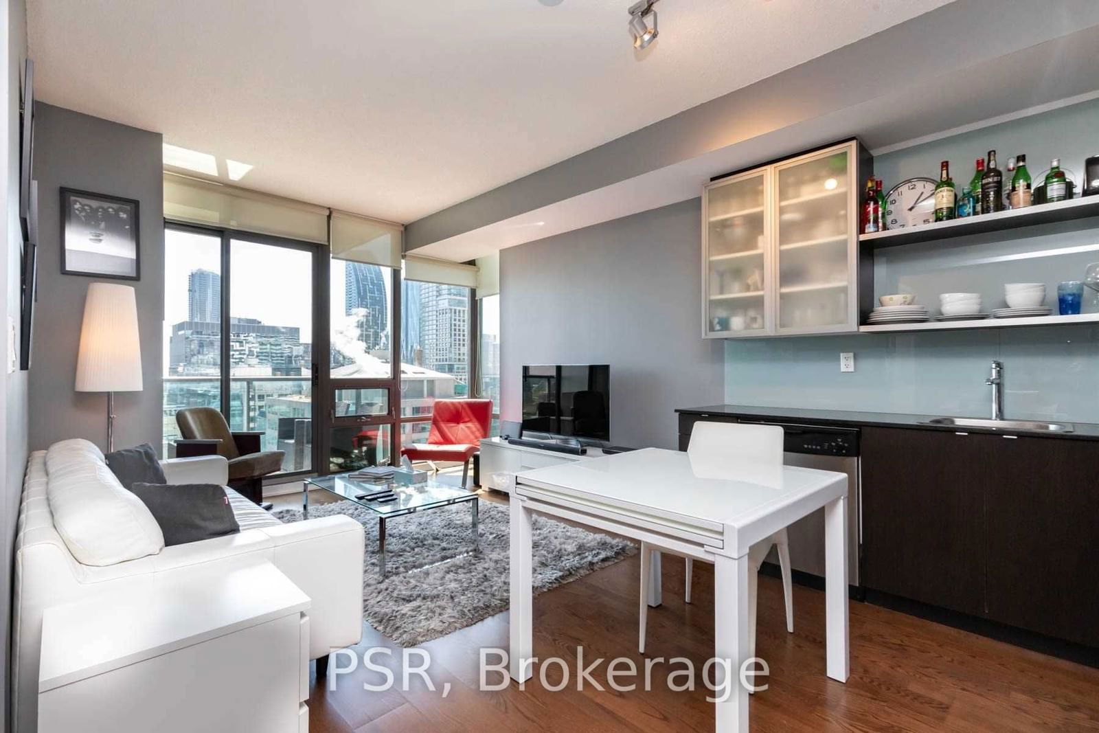 33 Lombard St, unit 2201 for rent