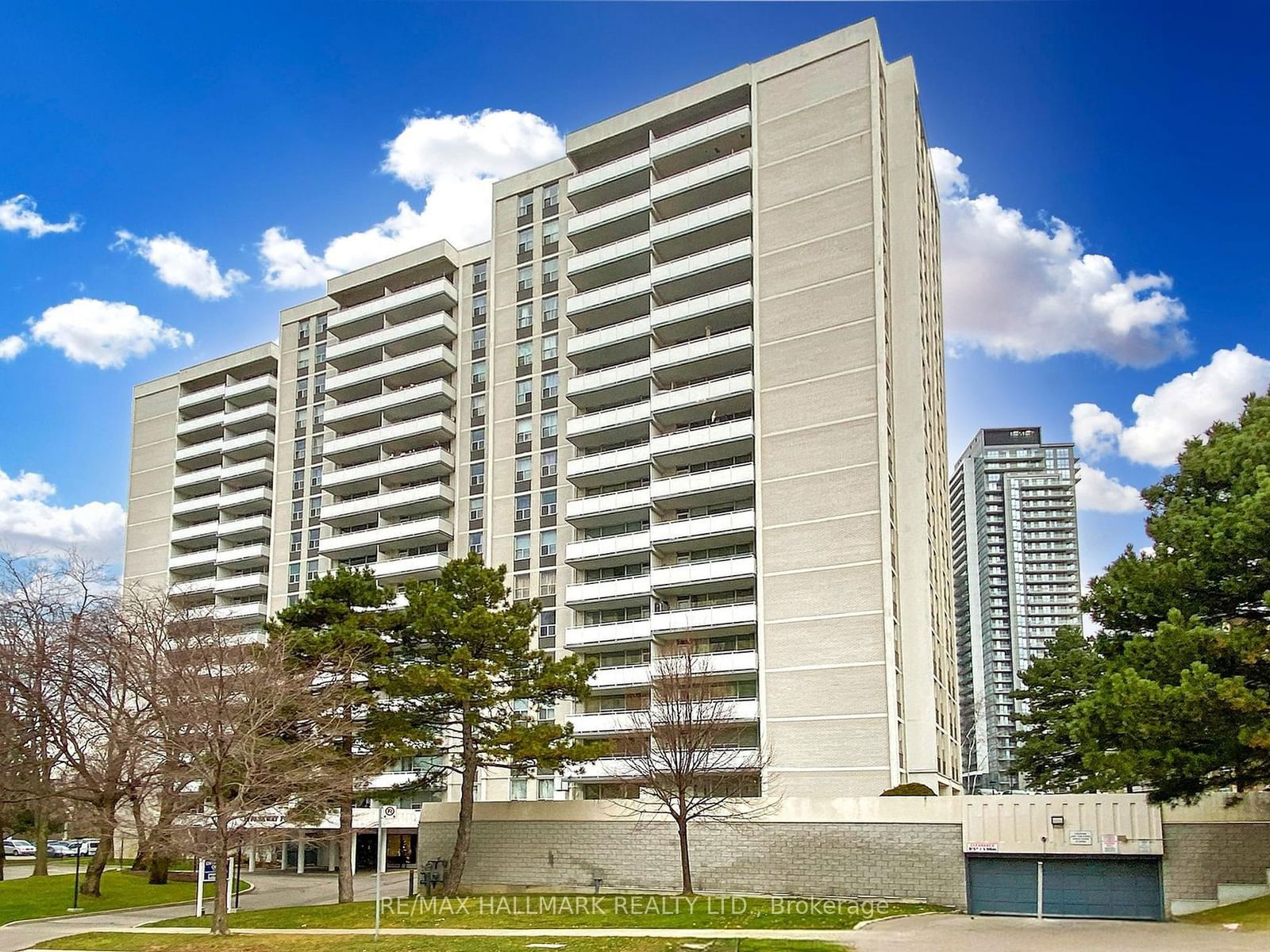 10 Parkway Forest Dr, unit 903 for sale