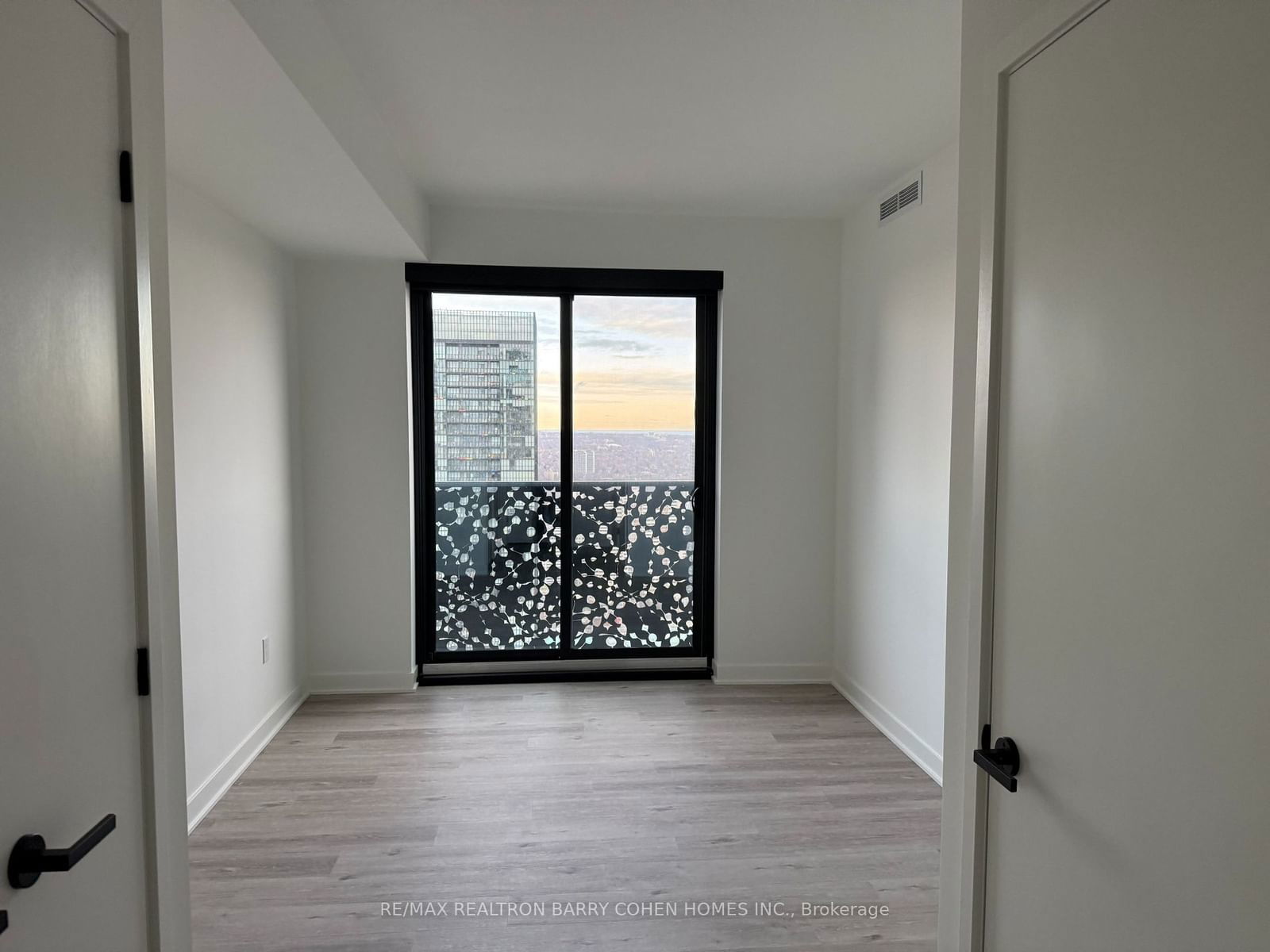 55 CHARLES St E, unit 4402 for rent