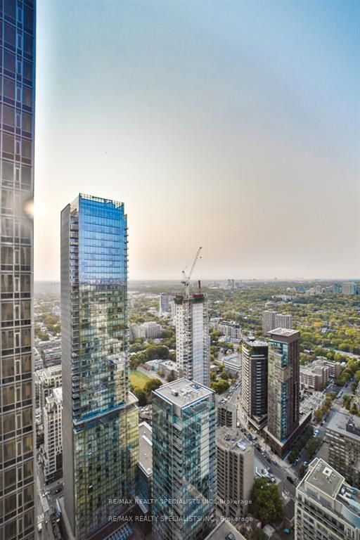 1 Yorkville Ave, unit 5102 for sale