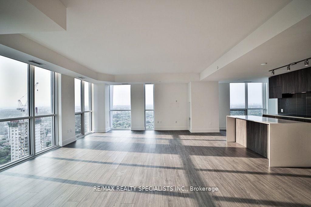 1 Yorkville Ave, unit 5102 for sale