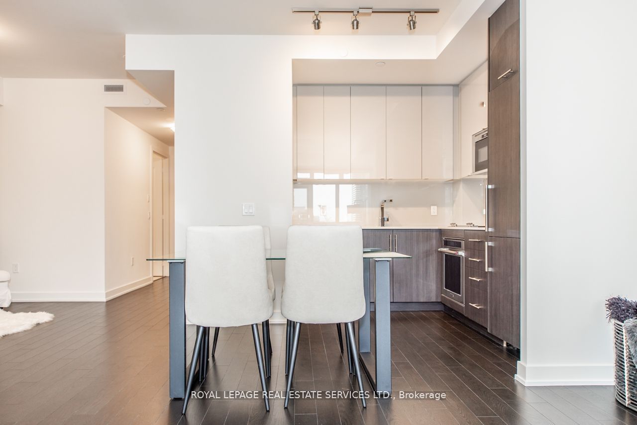 330 Richmond St W, unit 2116 for sale