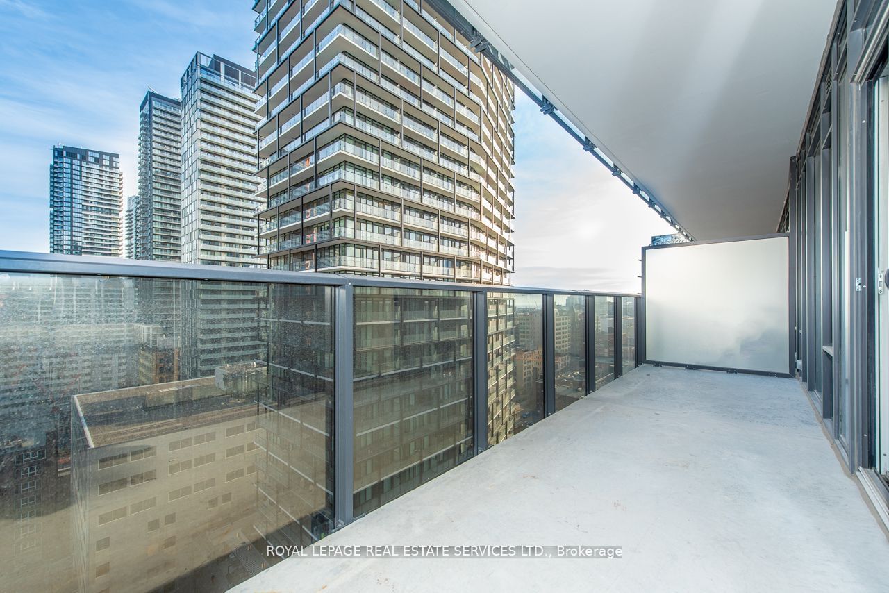 330 Richmond St W, unit 2116 for sale