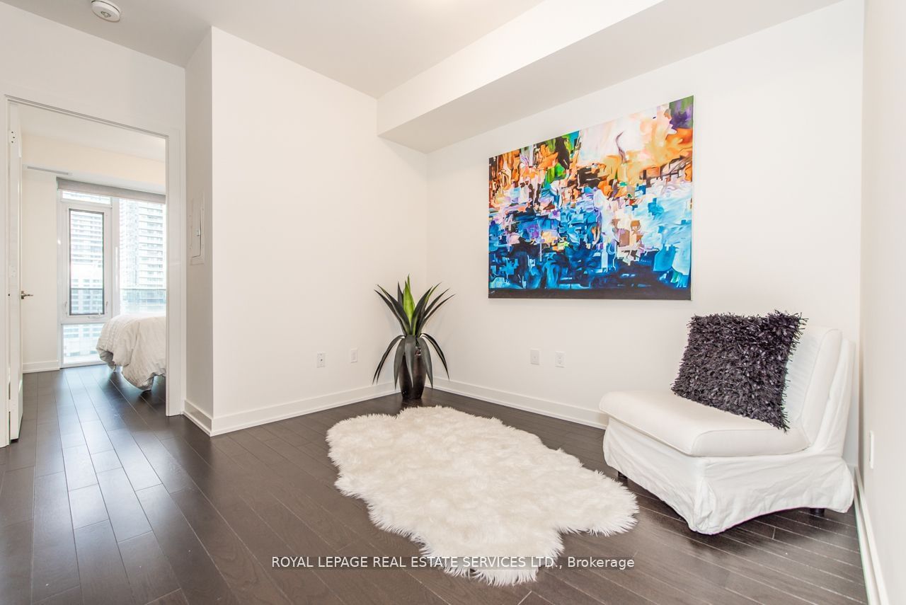 330 Richmond St W, unit 2116 for sale