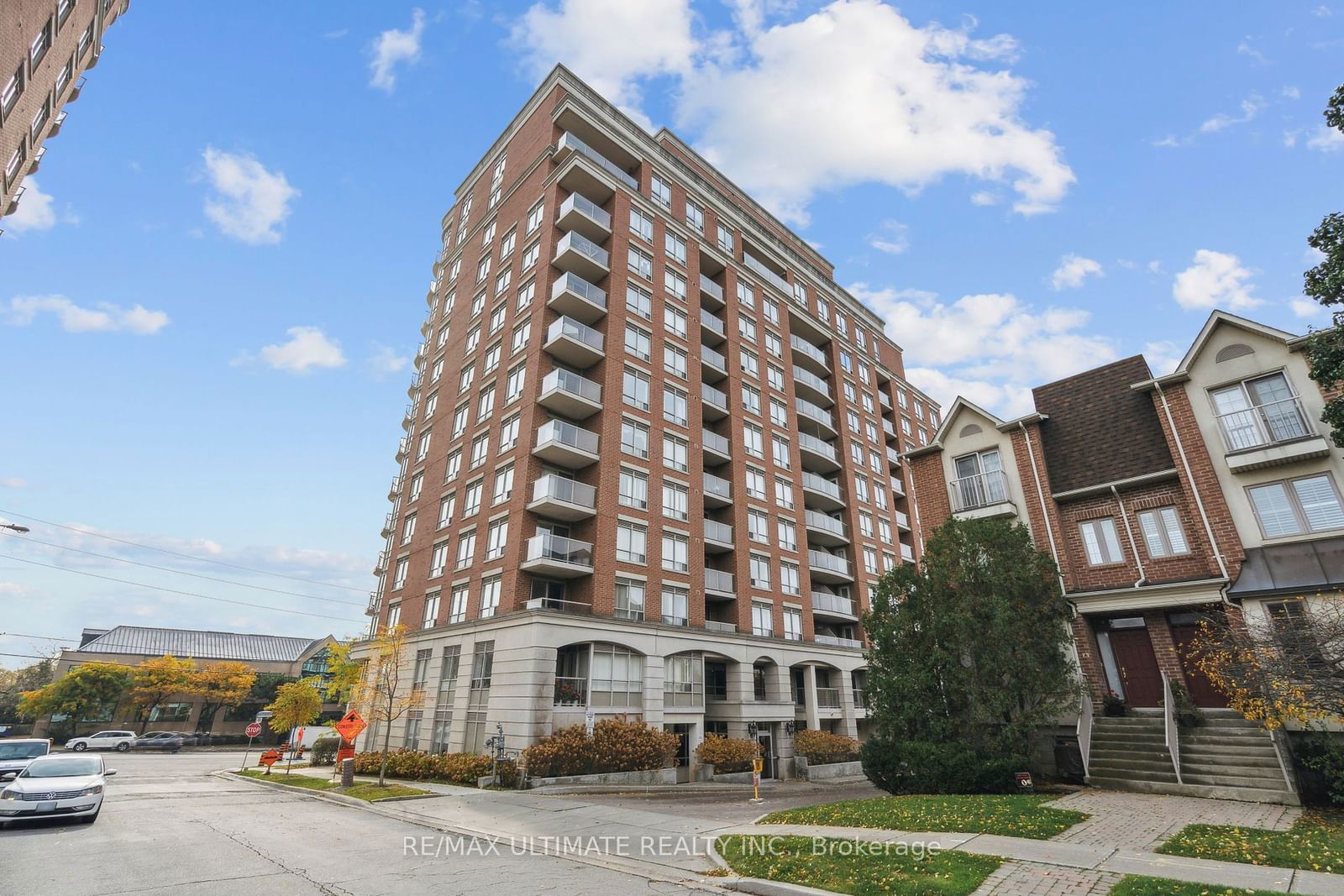 2 Clairtrell Rd, unit #1008 for sale