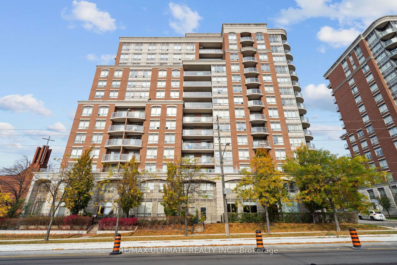 2 Clairtrell Rd, unit #1008 for sale